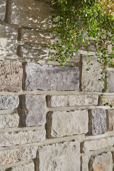 Cultured Stone Echo Ridge Sculpted Ashlar warm gray thin stone