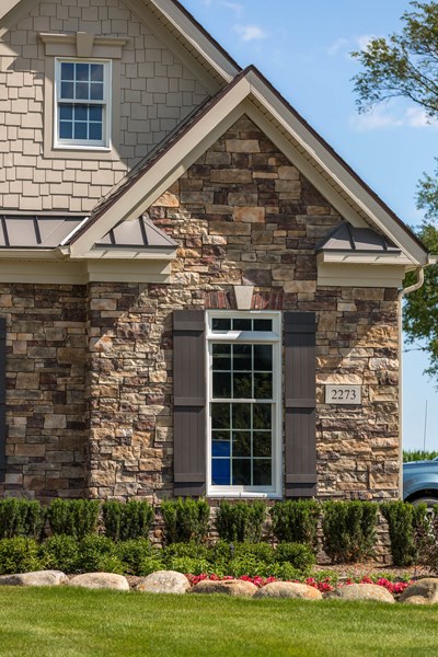 Glen-Gery | Glen Ridge Buckingham Building stone veneer on front of home with a window