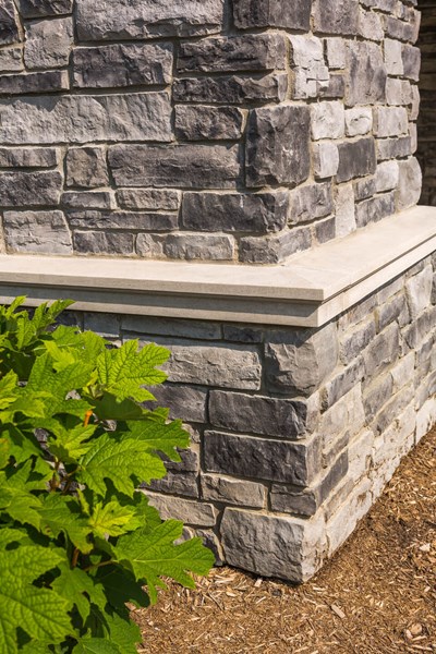 Glen-Gery | Glen Ridge Granite building stone veneer on entryway column