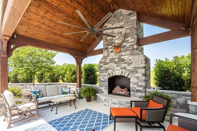 Glen-Gery | Glen Ridge Granite building stone veneer on an exterior covered fireplace