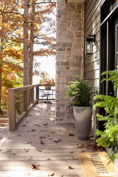 Glen-Gery | Glen Ridge San Mortiz building veneer stone on home's exterior chimney